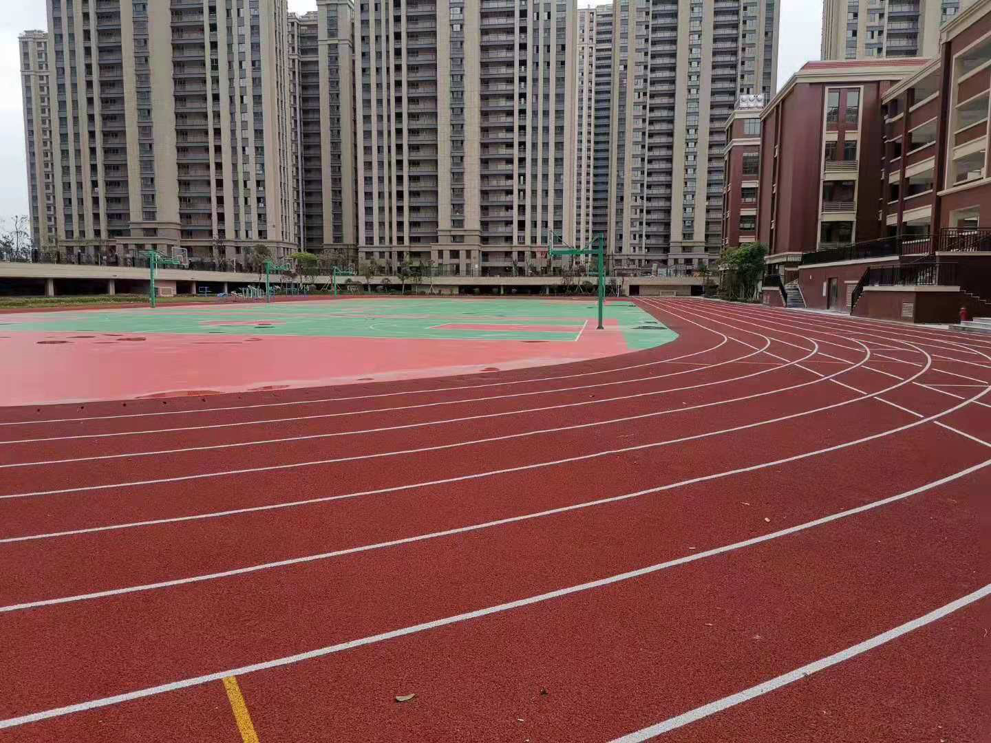  宁波杭州湾世纪城小学跑道